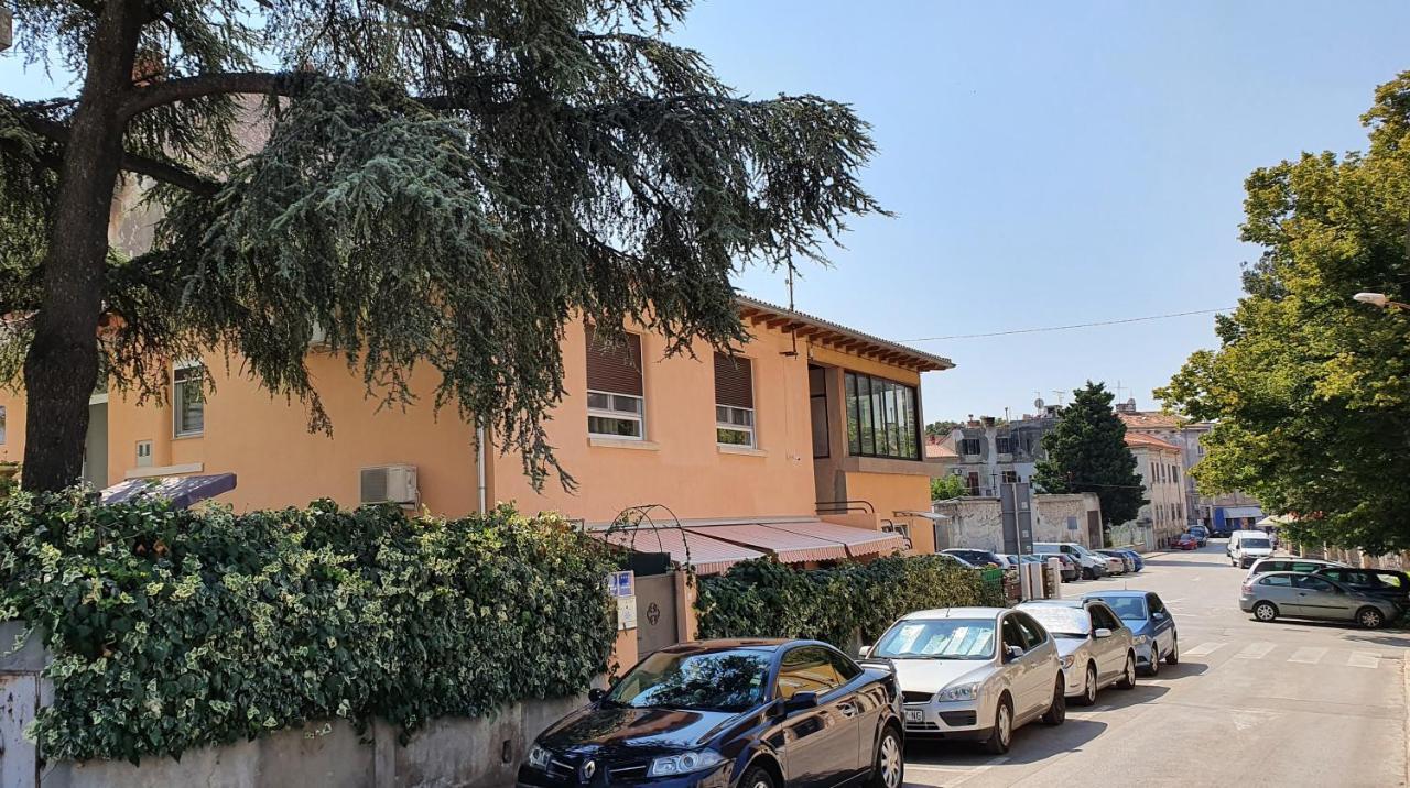 Colosseum Garden Studio Apartments Pula Luaran gambar